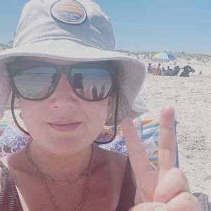 Meet your Posher, Elizabeth